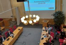 Ordförandebeslut i kommunstyrelsen klippte av hjälplinan för nedläggningshotade skolor