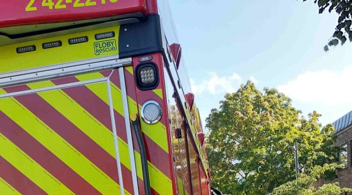 BLÅLJUS: Lägenhetsbrand