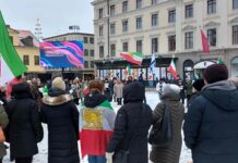 Protestmanifestation på Stora Torget mot Ali Khamenini- regimen i Iran