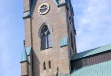 Dags för byggställningar igen – 68 hål i Domkyrkans tak
