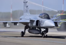 Ungern tog emot två nya Gripen stridsflygplan