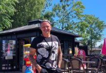 Nu går det att ta en öl, ett glas prosecco eller till och med ett glas Vin på Strandfiket