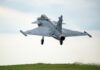 Första Gripen E tillverkad i Brasilien genomför sin första flygning