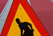 Asfaltläggning på Industrigatan i natt